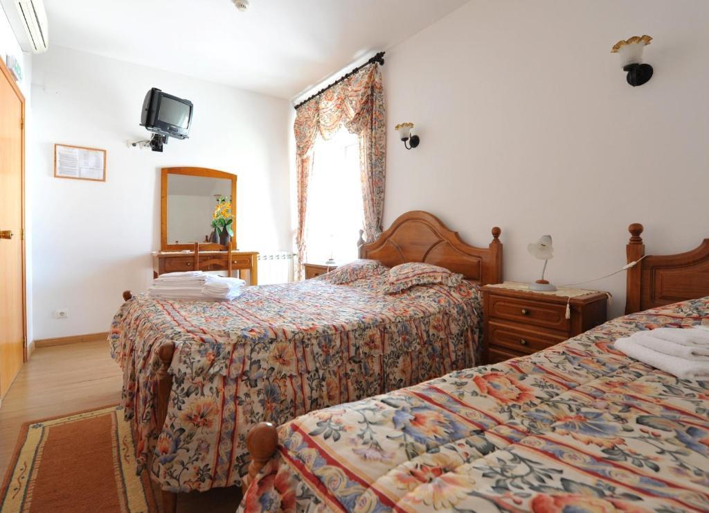 Hotel Aviz Figueira da Foz Bilik gambar