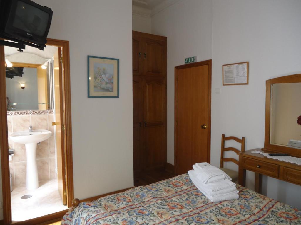 Hotel Aviz Figueira da Foz Bilik gambar